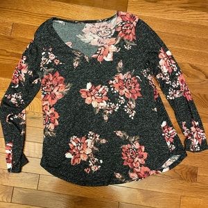Flowered 3/4 sleeve top